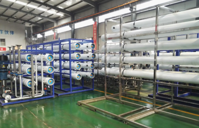 工業<a href=http://m.kgkgs.com.cn/fstcjssb/ target=_blank class=infotextkey>反滲透凈水設備</a>展示